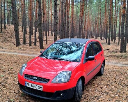 Красный Форд Фиеста, объемом двигателя 1.2 л и пробегом 301 тыс. км за 3000 $, фото 1 на Automoto.ua