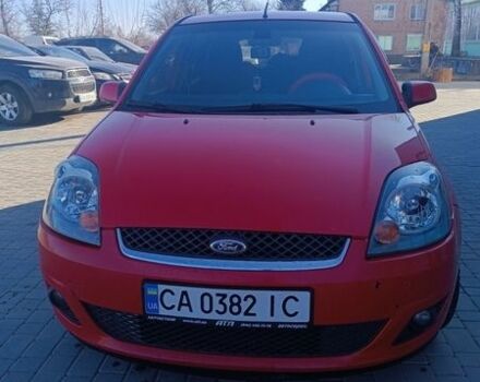 Красный Форд Фиеста, объемом двигателя 1.39 л и пробегом 210 тыс. км за 4700 $, фото 1 на Automoto.ua
