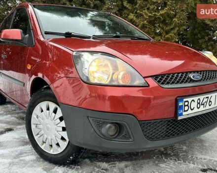 Красный Форд Фиеста, объемом двигателя 1.3 л и пробегом 142 тыс. км за 3750 $, фото 1 на Automoto.ua