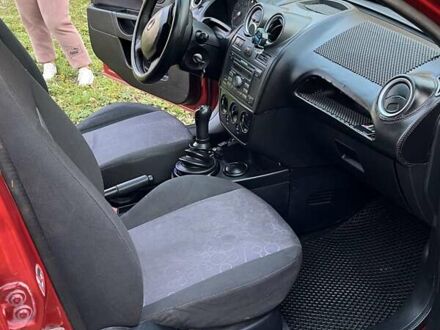 Форд Фиеста 2008 в Лановцах на Automoto.ua Красный Форд Фиеста, объемом двигателя 1.24 л и пробегом 420 тыс. км за 3500 $, фото 1 на Automoto.ua