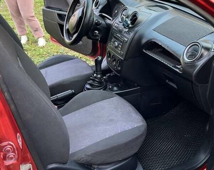 Форд Фиеста 2008 в Лановцах на Automoto.ua Красный Форд Фиеста, объемом двигателя 1.24 л и пробегом 420 тыс. км за 3500 $, фото 1 на Automoto.ua