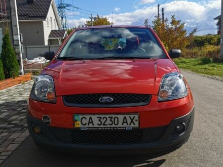 Червоний Форд Фієста, об'ємом двигуна 1.4 л та пробігом 84 тис. км за 6000 $, фото 1 на Automoto.ua