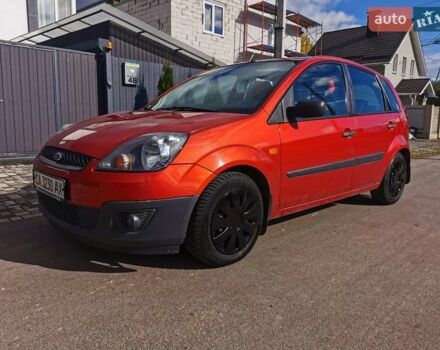 Червоний Форд Фієста, об'ємом двигуна 1.4 л та пробігом 84 тис. км за 6000 $, фото 1 на Automoto.ua