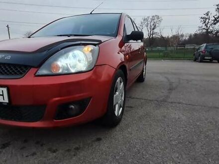 Червоний Форд Фієста, об'ємом двигуна 1.4 л та пробігом 205 тис. км за 4300 $, фото 1 на Automoto.ua