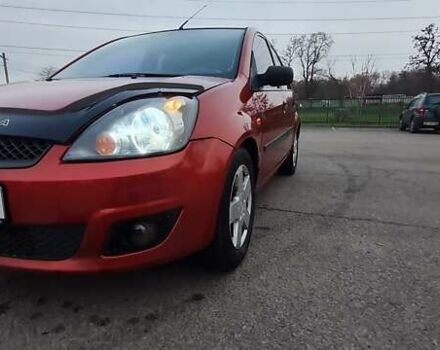 Красный Форд Фиеста, объемом двигателя 1.4 л и пробегом 205 тыс. км за 4300 $, фото 1 на Automoto.ua