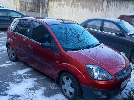 Красный Форд Фиеста, объемом двигателя 1.4 л и пробегом 180 тыс. км за 3200 $, фото 1 на Automoto.ua
