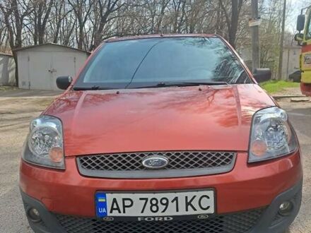 Красный Форд Фиеста, объемом двигателя 1.4 л и пробегом 140 тыс. км за 4900 $, фото 1 на Automoto.ua