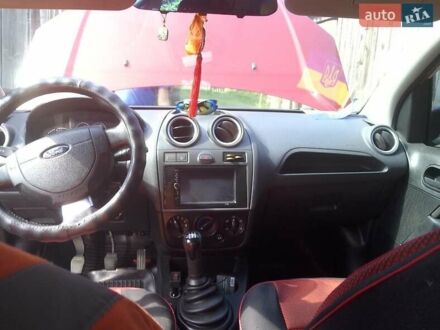 Красный Форд Фиеста, объемом двигателя 1.25 л и пробегом 134 тыс. км за 3100 $, фото 1 на Automoto.ua