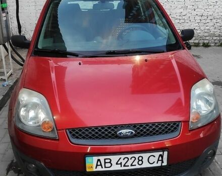 Червоний Форд Фієста, об'ємом двигуна 1.39 л та пробігом 130 тис. км за 5000 $, фото 1 на Automoto.ua