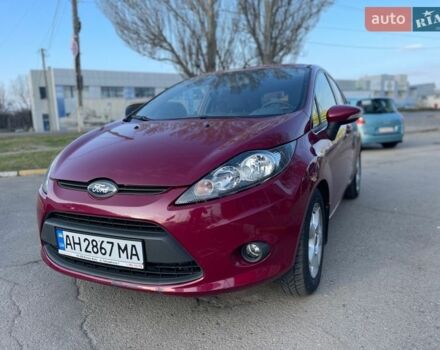 Червоний Форд Фієста, об'ємом двигуна 1.39 л та пробігом 127 тис. км за 7600 $, фото 1 на Automoto.ua