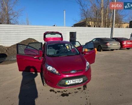 Червоний Форд Фієста, об'ємом двигуна 1.4 л та пробігом 59 тис. км за 8650 $, фото 1 на Automoto.ua