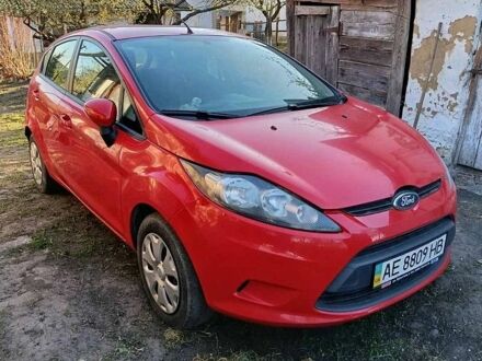 Червоний Форд Фієста, об'ємом двигуна 1.24 л та пробігом 47 тис. км за 7000 $, фото 1 на Automoto.ua