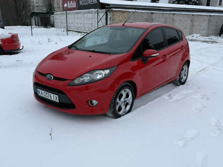 Червоний Форд Фієста, об'ємом двигуна 1.39 л та пробігом 125 тис. км за 7500 $, фото 1 на Automoto.ua
