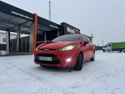 Червоний Форд Фієста, об'ємом двигуна 1.4 л та пробігом 125 тис. км за 6800 $, фото 1 на Automoto.ua