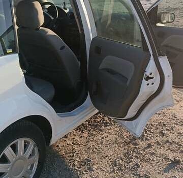 Форд Фиеста, объемом двигателя 1.4 л и пробегом 263 тыс. км за 3500 $, фото 1 на Automoto.ua