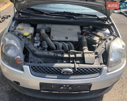 Форд Фиеста, объемом двигателя 1.2 л и пробегом 78 тыс. км за 3000 $, фото 3 на Automoto.ua