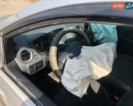 Форд Фиеста, объемом двигателя 1.2 л и пробегом 78 тыс. км за 3000 $, фото 5 на Automoto.ua