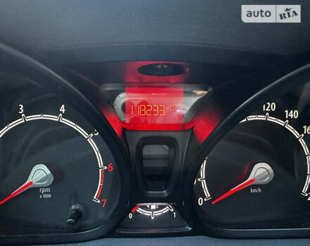 Форд Фиеста, объемом двигателя 1.4 л и пробегом 118 тыс. км за 7000 $, фото 6 на Automoto.ua