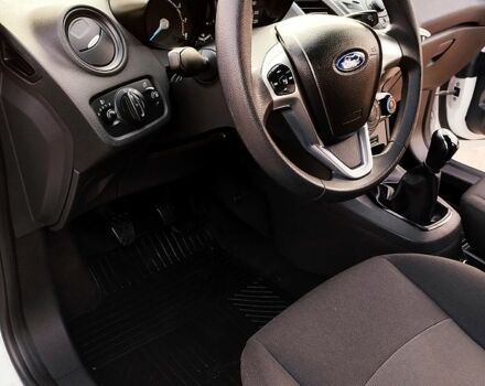 Форд Фиеста, объемом двигателя 1.3 л и пробегом 130 тыс. км за 6800 $, фото 4 на Automoto.ua