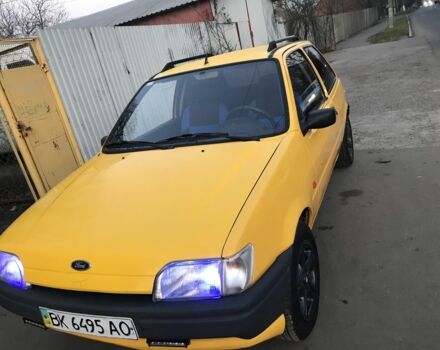 Желтый Форд Фиеста, объемом двигателя 1.8 л и пробегом 81 тыс. км за 1000 $, фото 1 на Automoto.ua