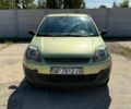 Желтый Форд Фиеста, объемом двигателя 1.2 л и пробегом 205 тыс. км за 3000 $, фото 2 на Automoto.ua