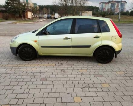 Желтый Форд Фиеста, объемом двигателя 1.4 л и пробегом 155 тыс. км за 2900 $, фото 3 на Automoto.ua