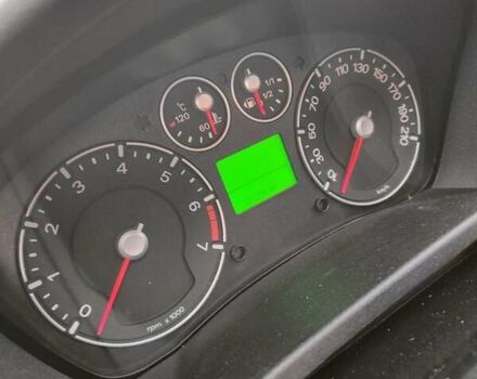 Желтый Форд Фиеста, объемом двигателя 1.4 л и пробегом 155 тыс. км за 2900 $, фото 13 на Automoto.ua