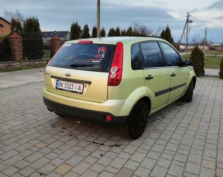 Желтый Форд Фиеста, объемом двигателя 1.4 л и пробегом 155 тыс. км за 2900 $, фото 5 на Automoto.ua