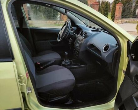 Желтый Форд Фиеста, объемом двигателя 1.4 л и пробегом 155 тыс. км за 2900 $, фото 6 на Automoto.ua
