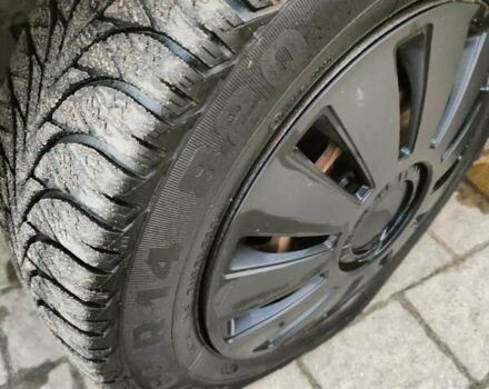 Желтый Форд Фиеста, объемом двигателя 1.4 л и пробегом 155 тыс. км за 2900 $, фото 17 на Automoto.ua