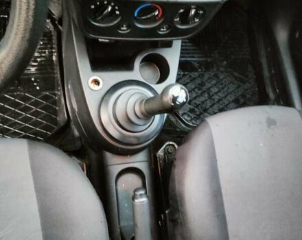 Желтый Форд Фиеста, объемом двигателя 1.4 л и пробегом 155 тыс. км за 2900 $, фото 14 на Automoto.ua