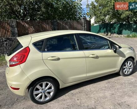Желтый Форд Фиеста, объемом двигателя 1.4 л и пробегом 228 тыс. км за 4500 $, фото 4 на Automoto.ua