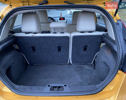 Жовтий Форд Фієста, об'ємом двигуна 1.6 л та пробігом 147 тис. км за 8000 $, фото 19 на Automoto.ua