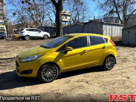 Желтый Форд Фиеста, объемом двигателя 1.5 л и пробегом 220 тыс. км за 4800 $, фото 1 на Automoto.ua
