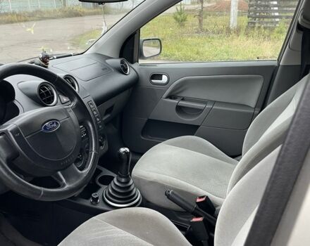 Серый Форд Фиеста, объемом двигателя 1.4 л и пробегом 237 тыс. км за 3500 $, фото 9 на Automoto.ua
