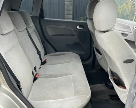 Серый Форд Фиеста, объемом двигателя 1.4 л и пробегом 237 тыс. км за 3500 $, фото 6 на Automoto.ua