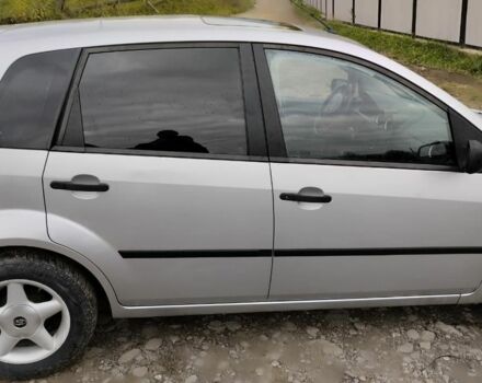 Серый Форд Фиеста, объемом двигателя 1.4 л и пробегом 300 тыс. км за 3400 $, фото 2 на Automoto.ua