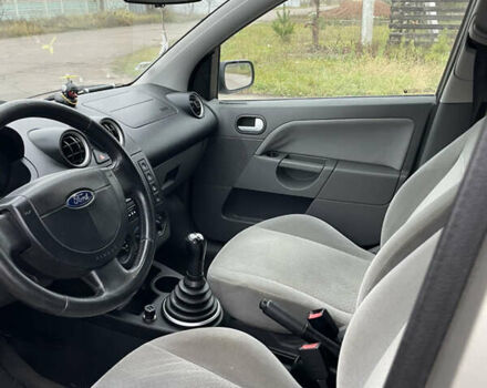 Серый Форд Фиеста, объемом двигателя 1.4 л и пробегом 237 тыс. км за 3500 $, фото 9 на Automoto.ua