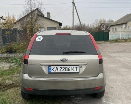 Серый Форд Фиеста, объемом двигателя 1.4 л и пробегом 237 тыс. км за 3500 $, фото 2 на Automoto.ua