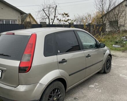 Серый Форд Фиеста, объемом двигателя 1.4 л и пробегом 237 тыс. км за 3500 $, фото 1 на Automoto.ua