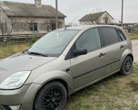 Серый Форд Фиеста, объемом двигателя 1.4 л и пробегом 237 тыс. км за 3500 $, фото 3 на Automoto.ua