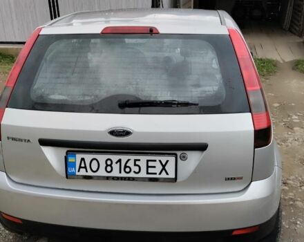 Серый Форд Фиеста, объемом двигателя 1.4 л и пробегом 300 тыс. км за 3400 $, фото 3 на Automoto.ua