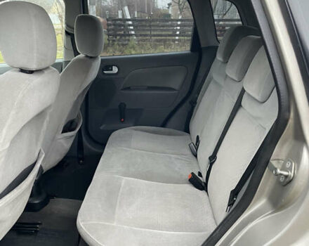 Серый Форд Фиеста, объемом двигателя 1.4 л и пробегом 237 тыс. км за 3500 $, фото 8 на Automoto.ua