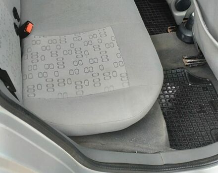 Серый Форд Фиеста, объемом двигателя 1.4 л и пробегом 300 тыс. км за 3400 $, фото 7 на Automoto.ua