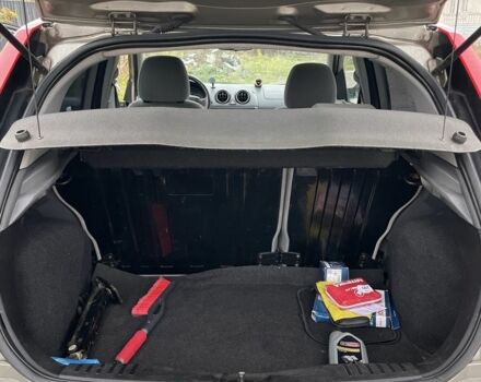 Серый Форд Фиеста, объемом двигателя 1.4 л и пробегом 237 тыс. км за 3500 $, фото 4 на Automoto.ua