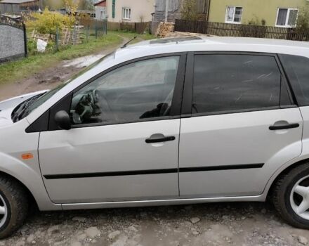 Серый Форд Фиеста, объемом двигателя 1.4 л и пробегом 300 тыс. км за 3400 $, фото 1 на Automoto.ua