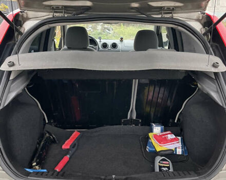 Серый Форд Фиеста, объемом двигателя 1.4 л и пробегом 237 тыс. км за 3500 $, фото 5 на Automoto.ua