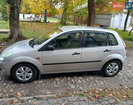 Серый Форд Фиеста, объемом двигателя 1.39 л и пробегом 180 тыс. км за 3000 $, фото 3 на Automoto.ua