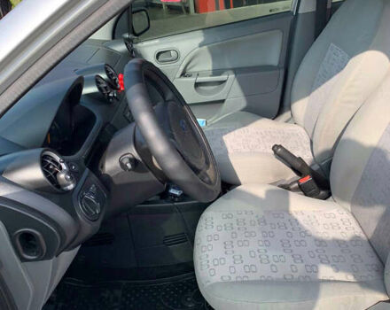 Серый Форд Фиеста, объемом двигателя 1.25 л и пробегом 290 тыс. км за 3600 $, фото 7 на Automoto.ua