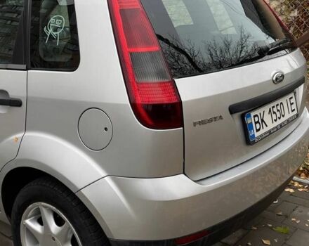 Серый Форд Фиеста, объемом двигателя 1.3 л и пробегом 187 тыс. км за 3400 $, фото 7 на Automoto.ua